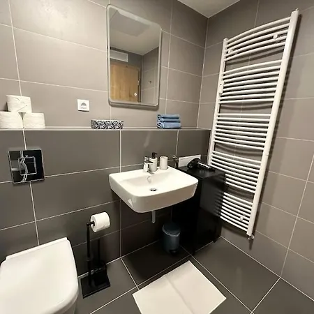 New Near Tipos Arena, Free Parking, Danubius One Building Apartament *