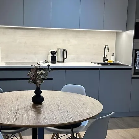 New Near Tipos Arena, Free Parking, Danubius One Building Apartament