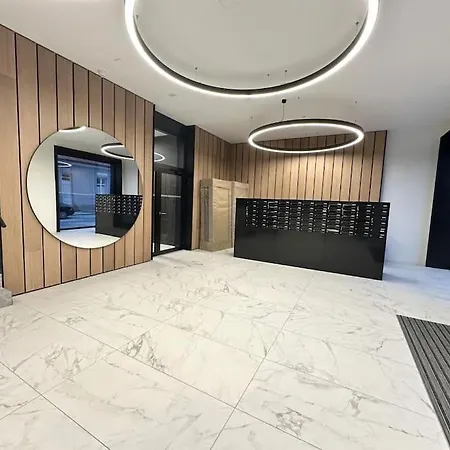 New Near Tipos Arena, Free Parking, Danubius One Building Apartament