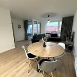 Apartmán New Near Tipos Arena, Free Parking, Danubius One Building