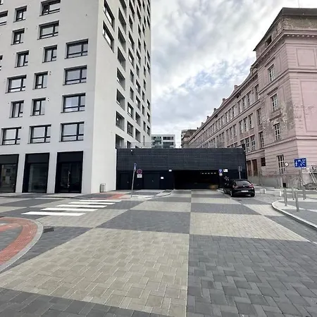 New Near Tipos Arena, Free Parking, Danubius One Building *